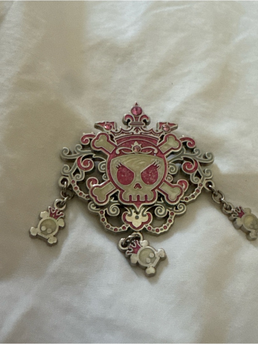 Disney Pin 47070 Pirates of the Caribbean Skull Princess Dangle Pink Jewels